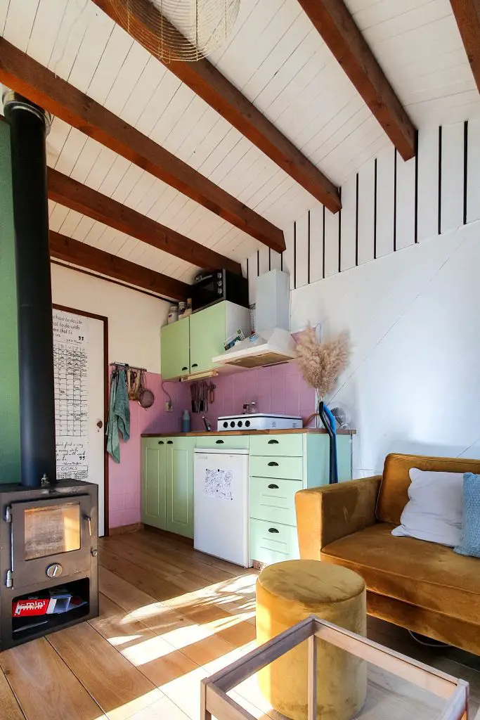 Tiny House verbouwen op de volkstuin door klusamateurs