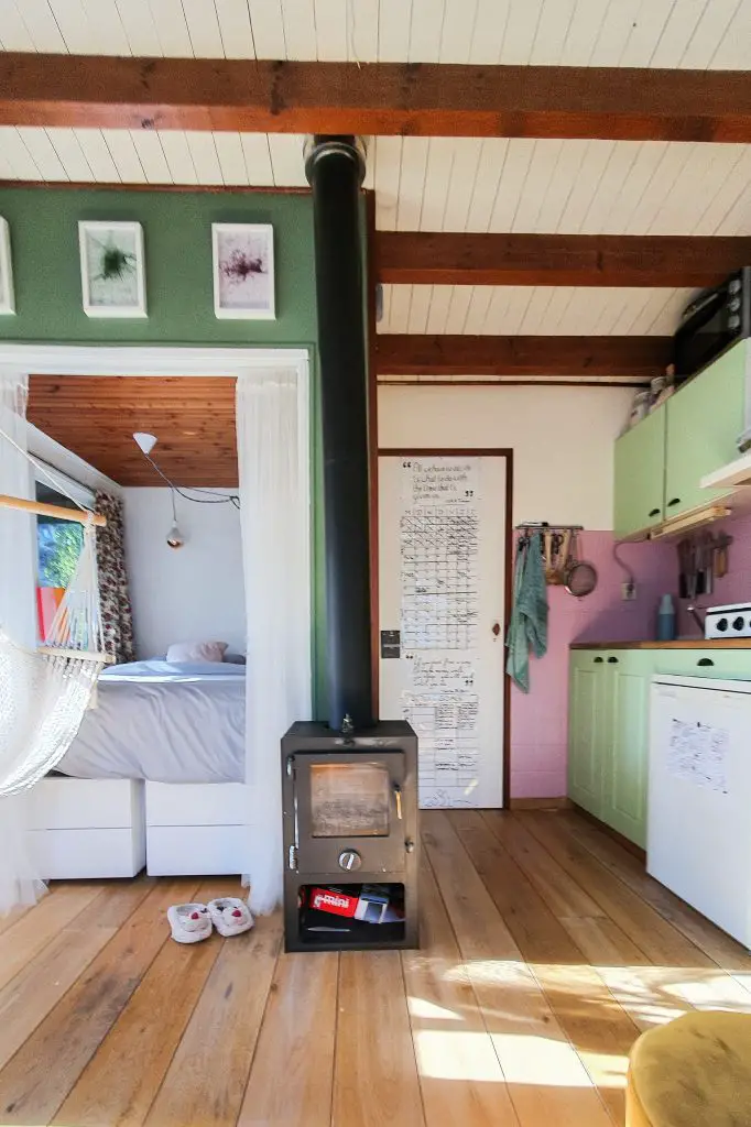Klusavonturen op de volkstuin | Ons Tiny House Tidy Minds volkstuinhuisje interieur