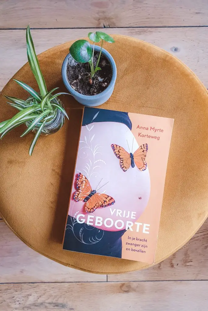 Boek Vrije Geboorte van Anna Myrthe Korteweg